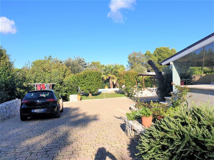 Image No.35-4 Bed Property for sale