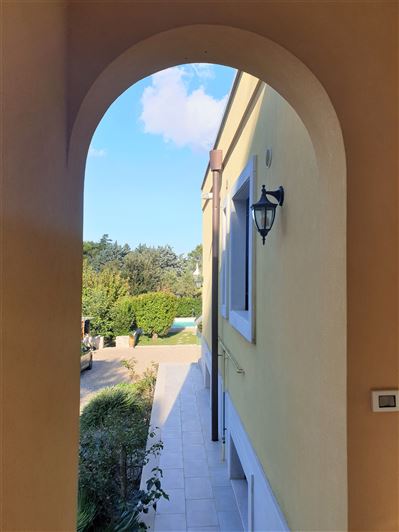 Image No.40-4 Bed Property for sale