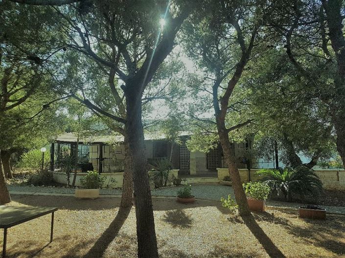 Image No.4-4 Bed Property for sale