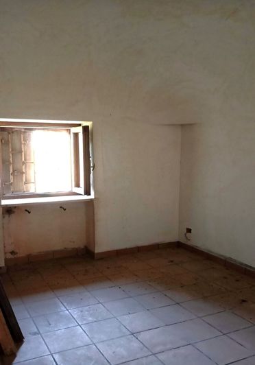 Image No.12-7 Bed Property for sale