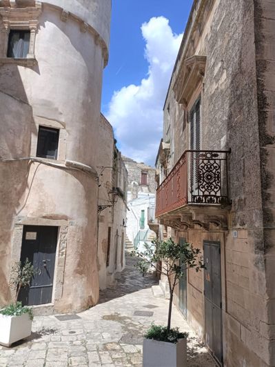 Image No.36-2 Bed Property for sale