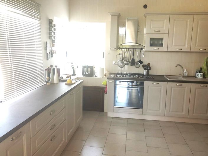 Image No.8-3 Bed Property for sale