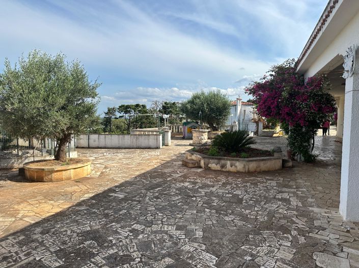 Image No.8-5 Bed Villa for sale