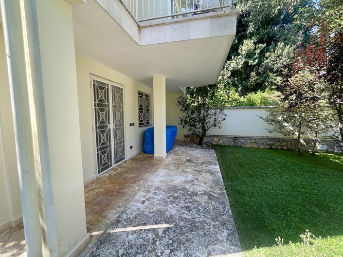 Image No.11-5 Bed Property for sale