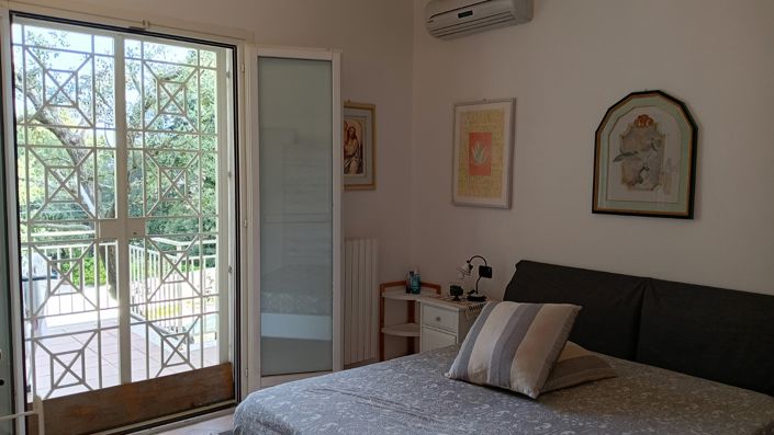 Image No.26-5 Bed Property for sale