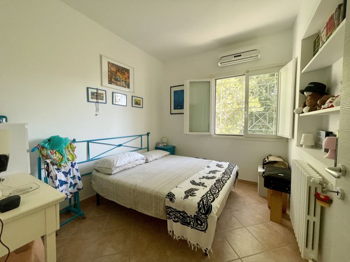 Image No.21-5 Bed Property for sale