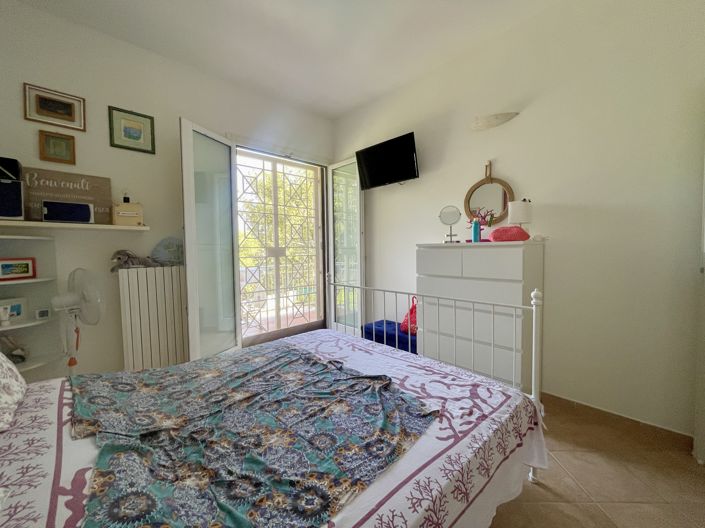 Image No.23-5 Bed Property for sale