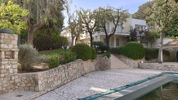 Image No.13-5 Bed Property for sale