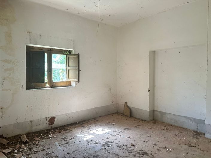 Image No.18-2 Bed Property for sale