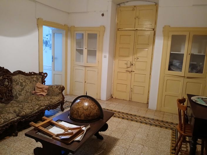 Image No.10-6 Bed Property for sale