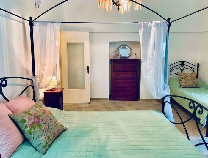 Image No.10-7 Bed Property for sale