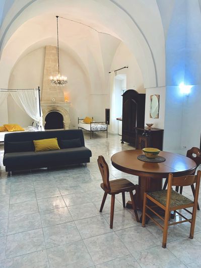 Image No.15-7 Bed Property for sale