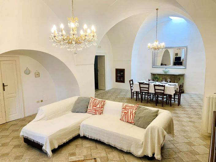 Image No.2-7 Bed Property for sale