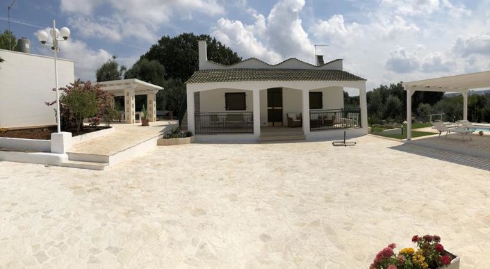 Image No.14-4 Bed Property for sale