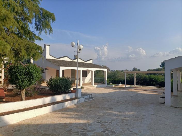 Image No.15-4 Bed Property for sale