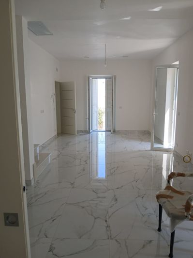 Image No.12-3 Bed Townhouse for sale