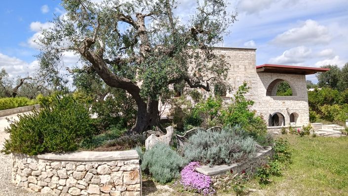 Image No.20-6 Bed Property for sale