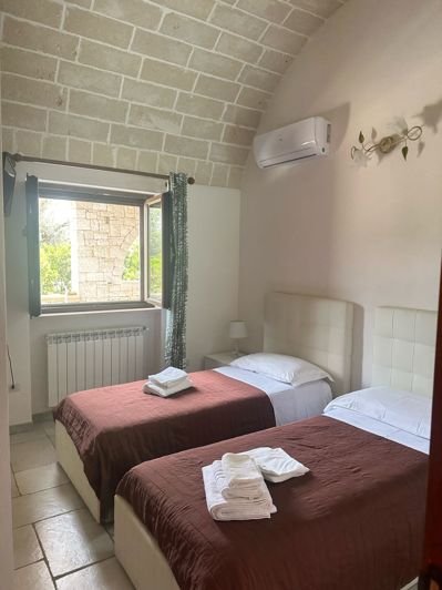 Image No.9-6 Bed Property for sale