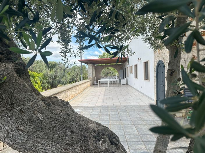 Image No.10-6 Bed Property for sale