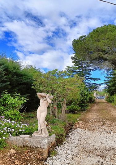 Image No.30-3 Bed Property for sale