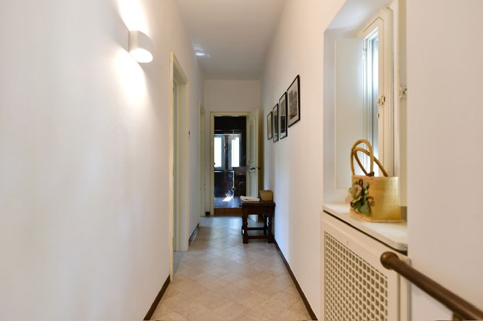 Image No.11-4 Bed Property for sale