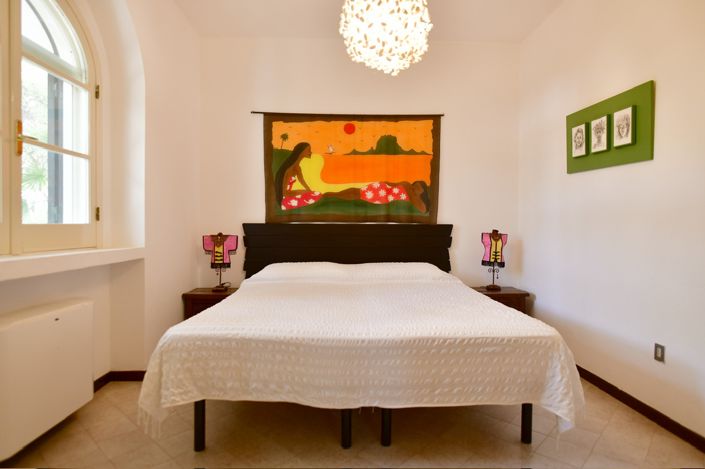 Image No.12-4 Bed Property for sale