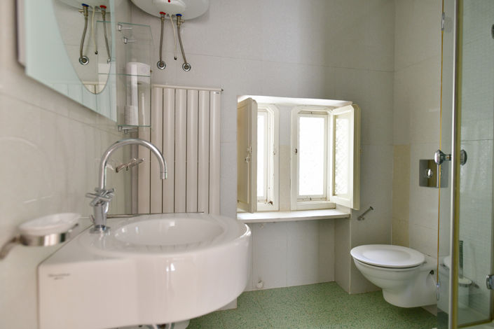 Image No.19-4 Bed Property for sale