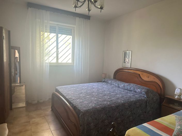 Image No.17-2 Bed Property for sale