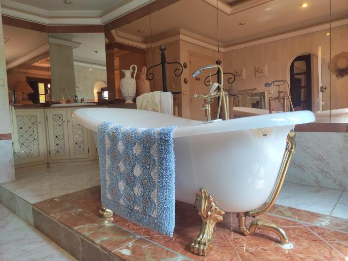 Image No.20-5 Bed Villa / Detached for sale