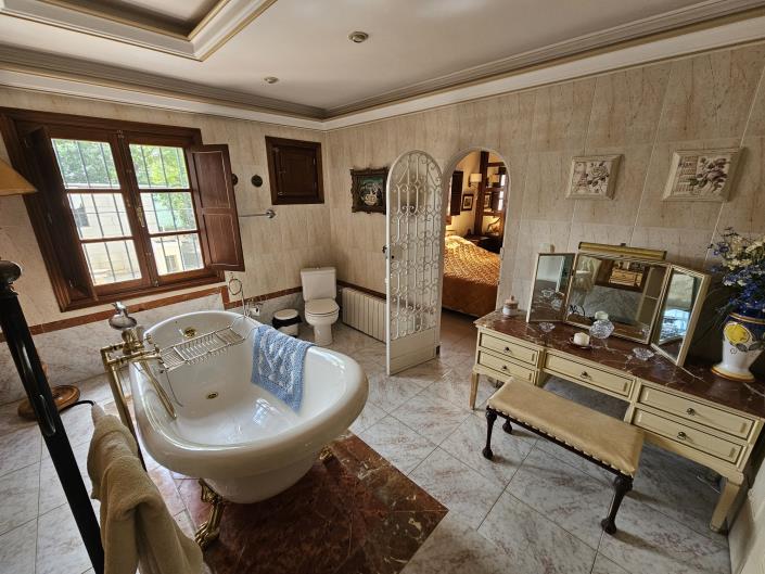 Image No.19-5 Bed Villa / Detached for sale