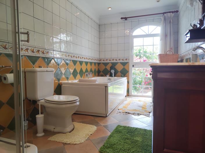 Image No.24-5 Bed Villa / Detached for sale