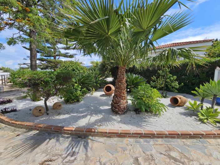 Image No.28-5 Bed Villa / Detached for sale