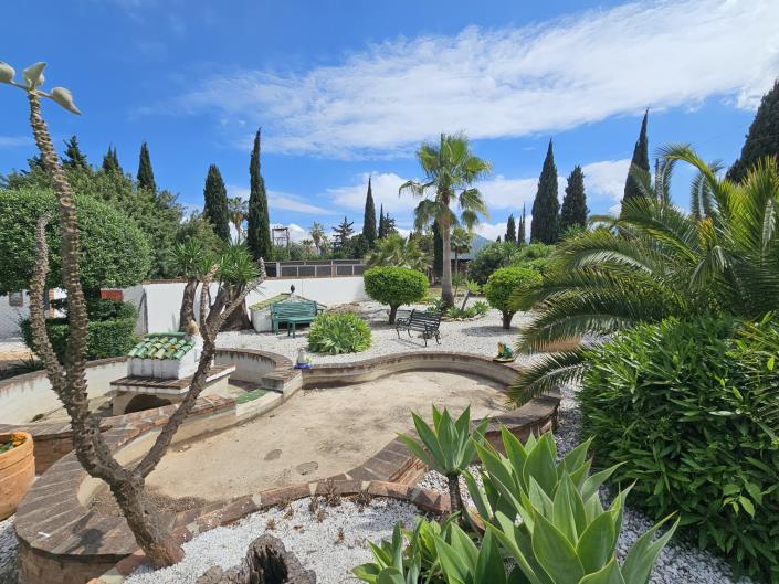 Image No.32-5 Bed Villa / Detached for sale