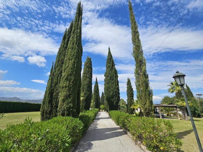 Image No.33-5 Bed Villa / Detached for sale