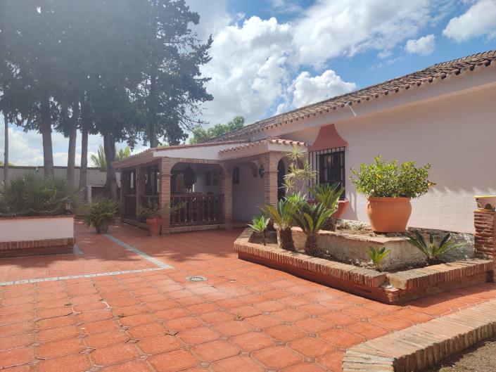 Image No.37-5 Bed Villa / Detached for sale