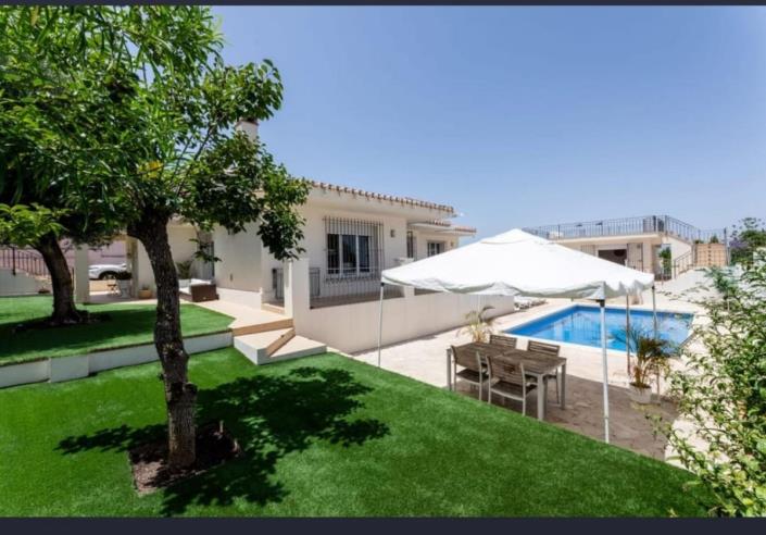 Image No.1-6 Bed Villa / Detached for sale