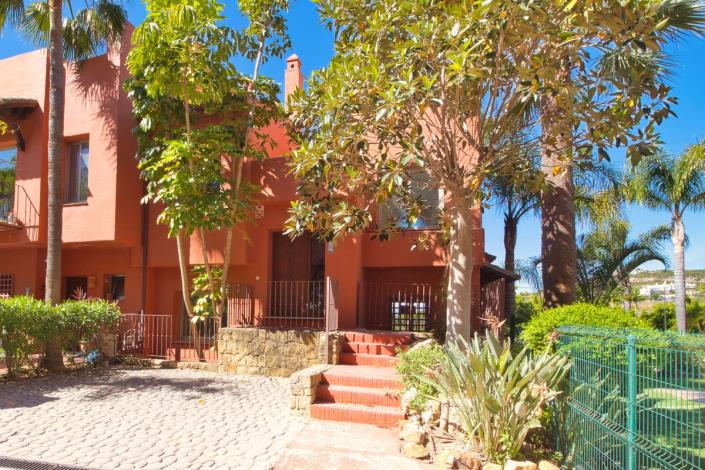 Image No.1-4 Bed Townhouse for sale