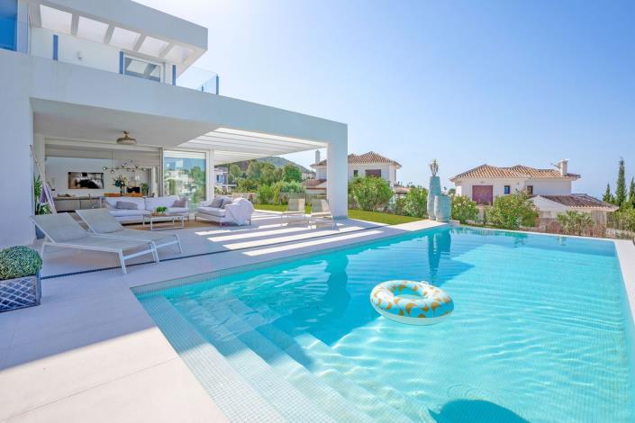Image No.1-4 Bed Villa / Detached for sale