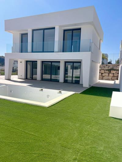 Image No.2-4 Bed Villa / Detached for sale