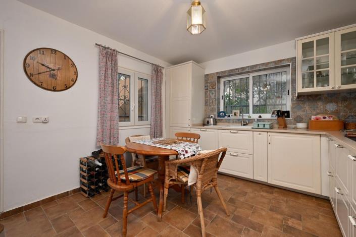 Image No.2-4 Bed Villa for sale