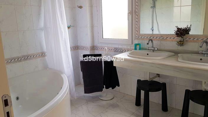 Image No.6-3 Bed Villa / Detached for sale