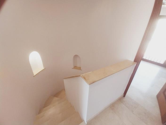 Image No.15-4 Bed Townhouse for sale