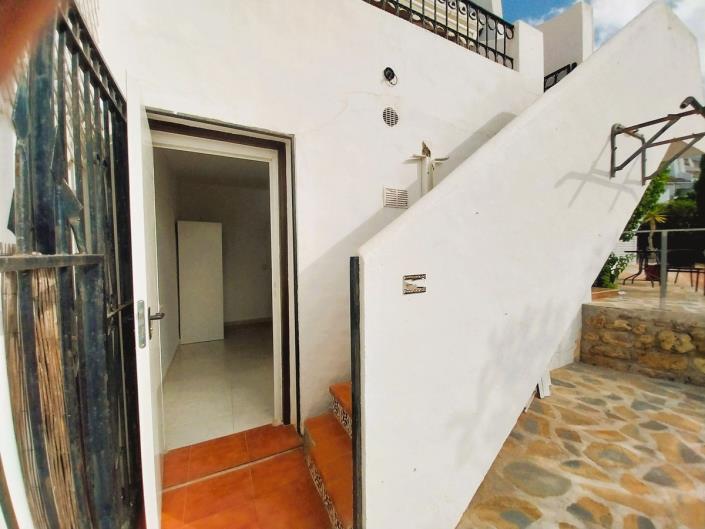 Image No.20-4 Bed Townhouse for sale