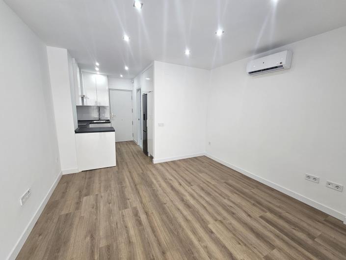 Image No.1-Studio for sale