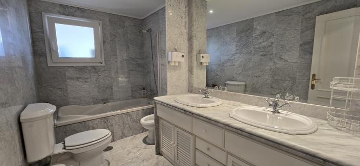 Image No.38-4 Bed Apartment for sale