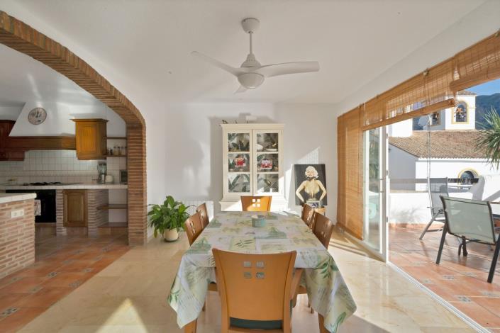 Image No.14-3 Bed Apartment for sale