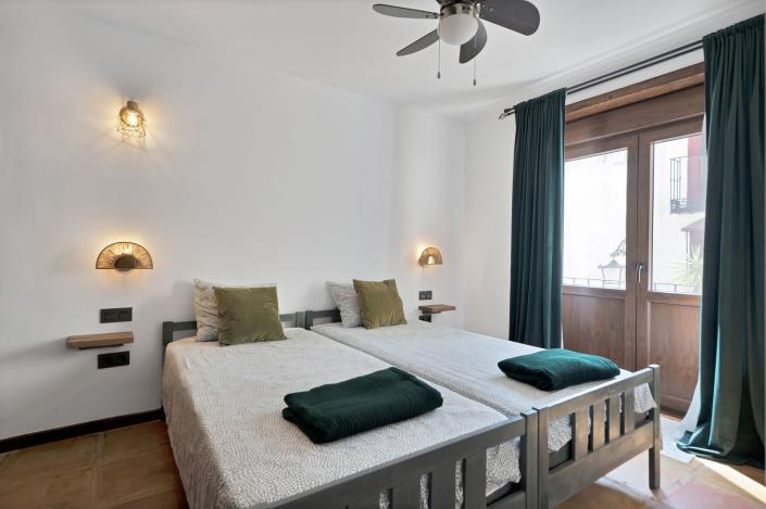 Image No.10-3 Bed Townhouse for sale