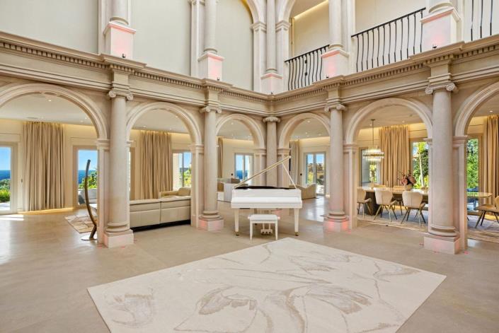 Image No.3-7 Bed Villa for sale