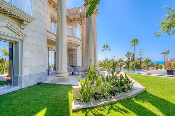 Image No.8-7 Bed Villa for sale