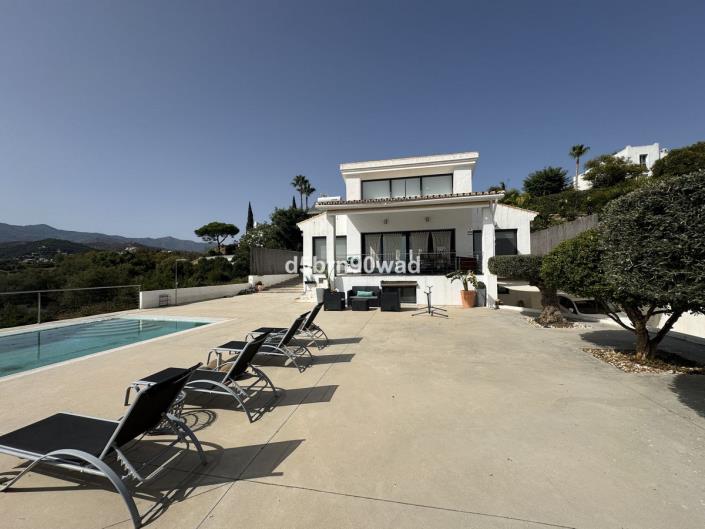 Image No.1-4 Bed Villa / Detached for sale